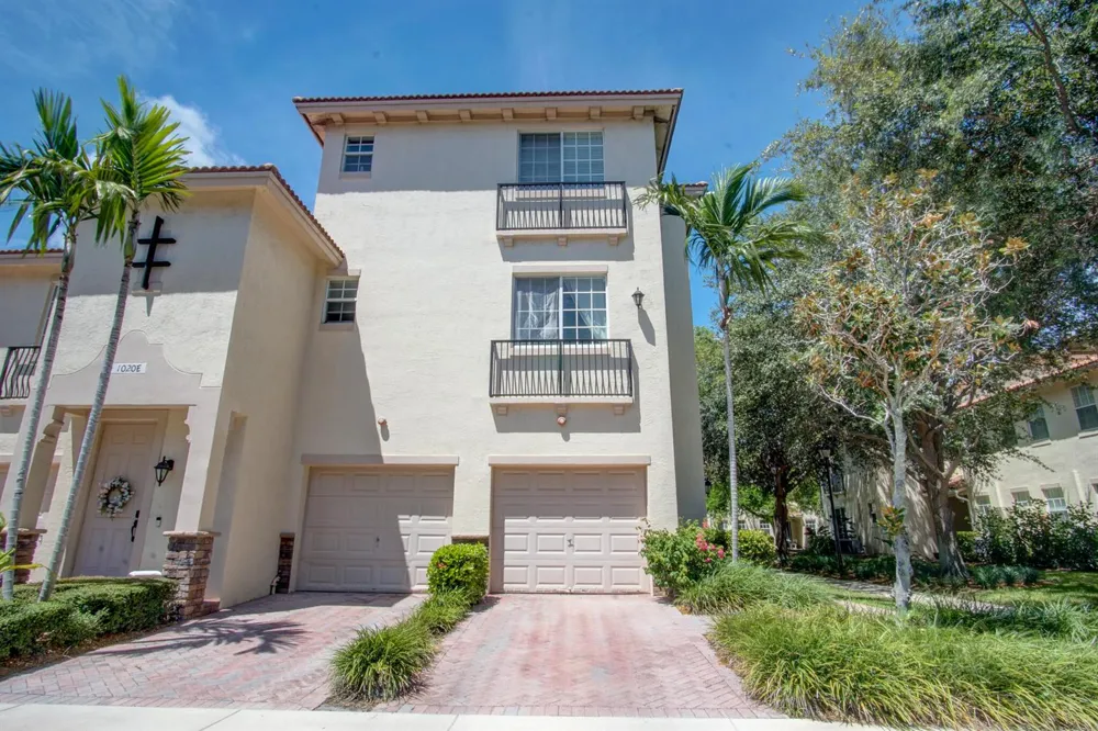 1020 E Longport Circle #F2 Delray Beach, FL 33444