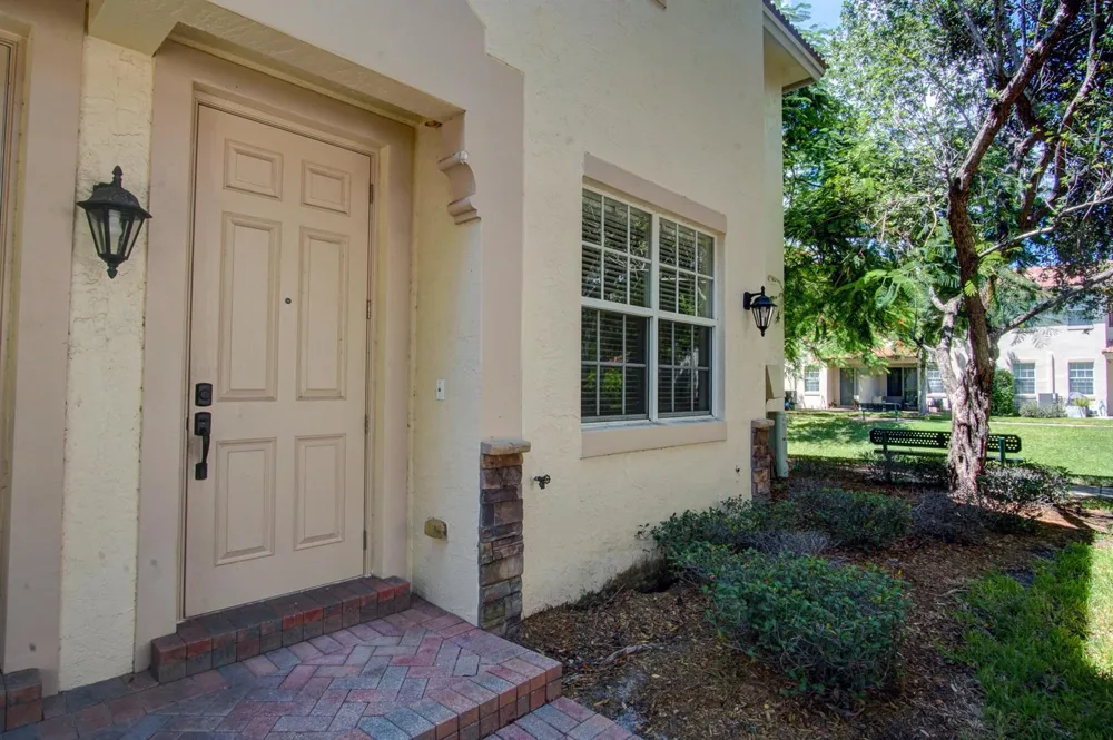 1020 E Longport Circle #F2 Delray Beach, FL 33444
