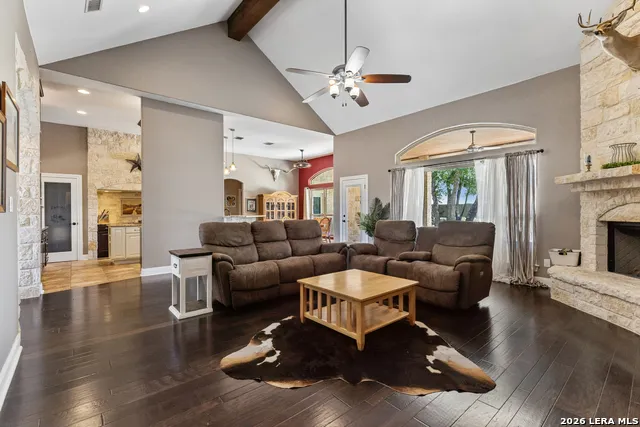 148 Woodlands La Vernia, TX 78121