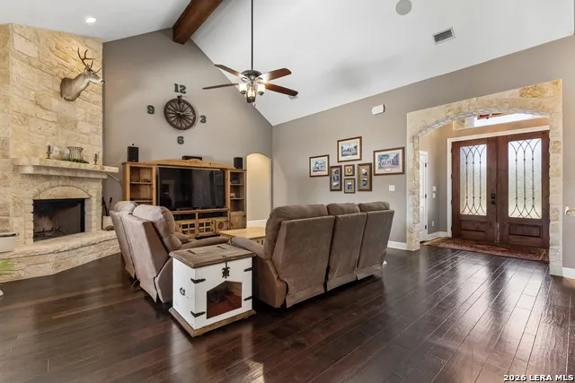 148 Woodlands La Vernia, TX 78121