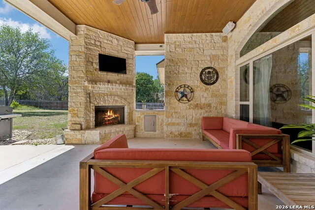 148 Woodlands La Vernia, TX 78121