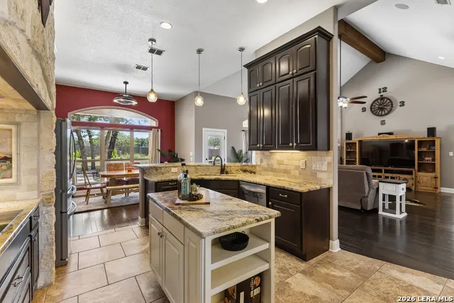 148 Woodlands La Vernia, TX 78121