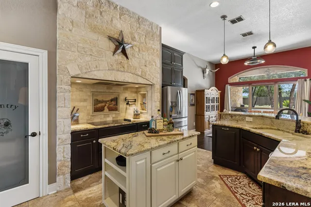148 Woodlands La Vernia, TX 78121