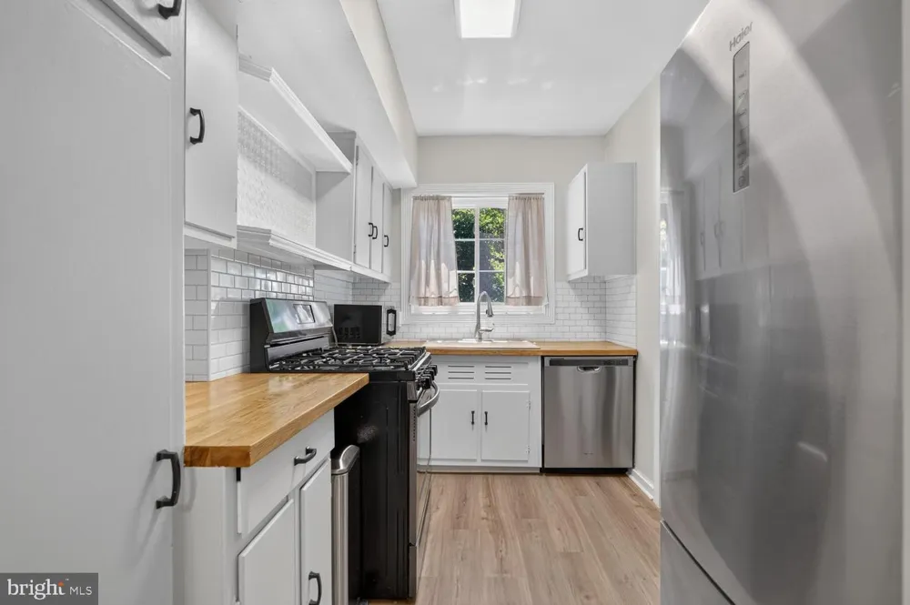 1557 MOUNT EAGLE PLACE Alexandria, VA 22302