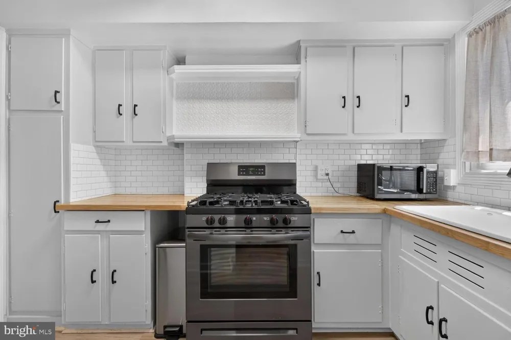 1557 MOUNT EAGLE PLACE Alexandria, VA 22302