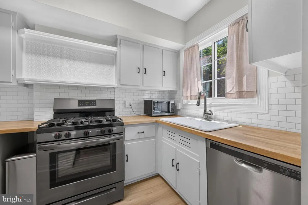 1557 MOUNT EAGLE PLACE Alexandria, VA 22302