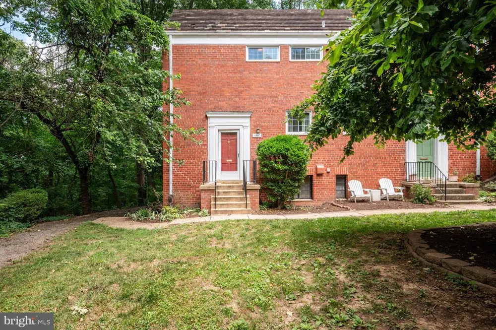 1557 MOUNT EAGLE PLACE Alexandria, VA 22302