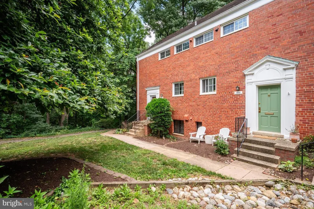 1557 MOUNT EAGLE PLACE Alexandria, VA 22302