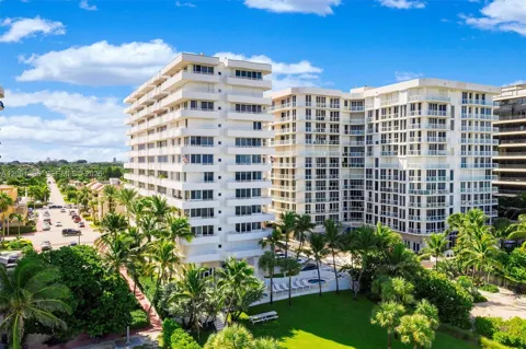 8911 Collins Ave #802