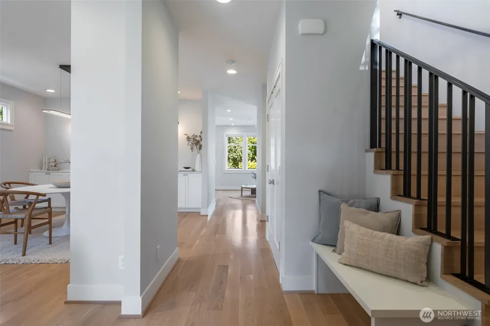 2910 9th Avenue W Seattle, WA 98119