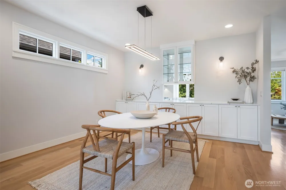 2910 9th Avenue W Seattle, WA 98119
