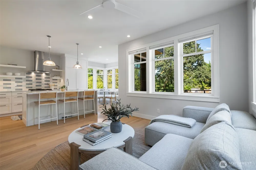 2910 9th Avenue W Seattle, WA 98119