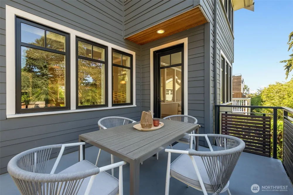 2910 9th Avenue W Seattle, WA 98119