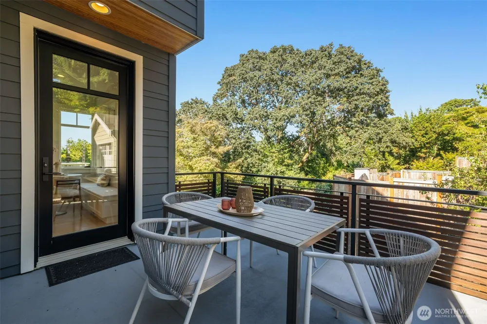 2910 9th Avenue W Seattle, WA 98119