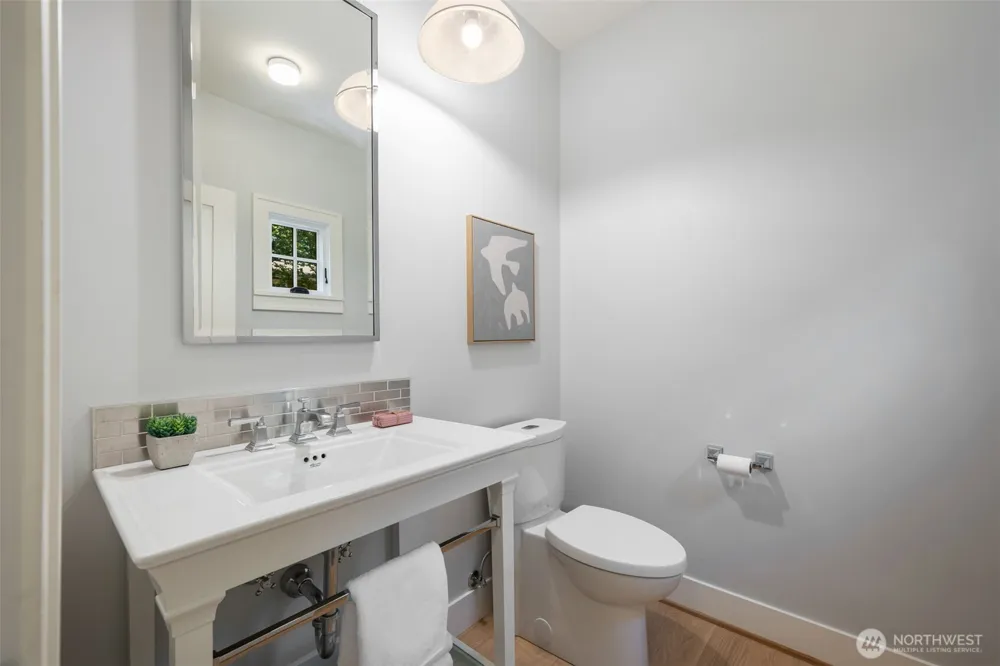 2910 9th Avenue W Seattle, WA 98119