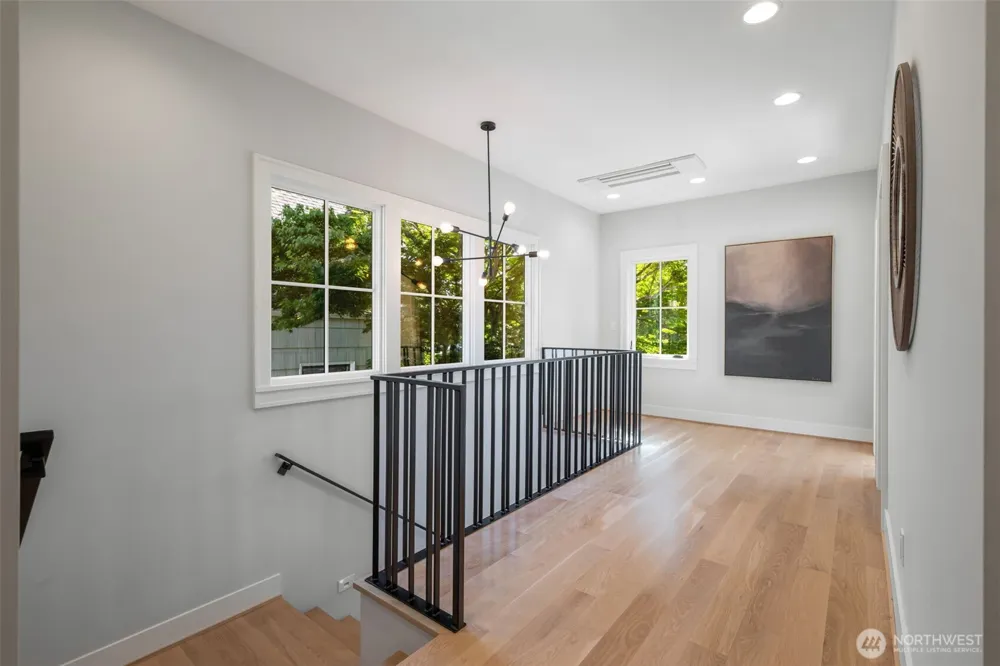 2910 9th Avenue W Seattle, WA 98119