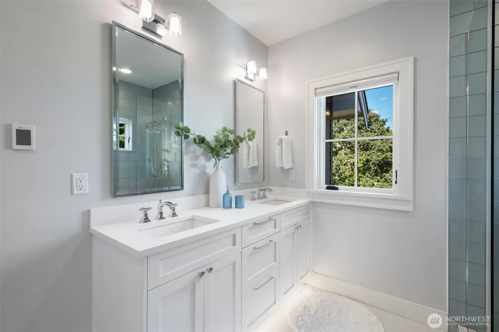 2910 9th Avenue W Seattle, WA 98119