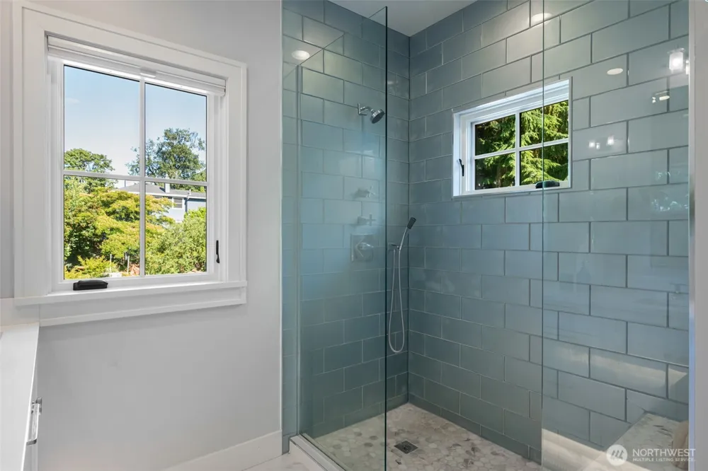 2910 9th Avenue W Seattle, WA 98119
