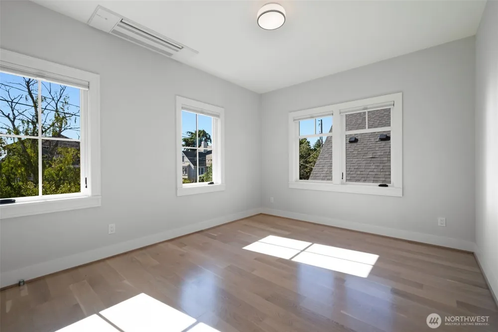 2910 9th Avenue W Seattle, WA 98119