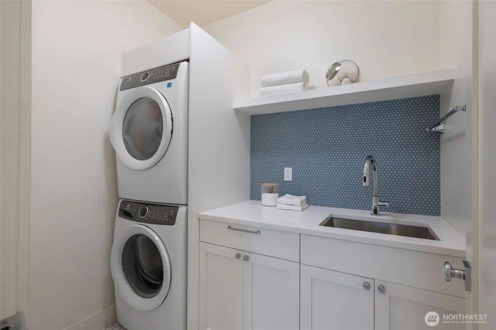 2910 9th Avenue W Seattle, WA 98119