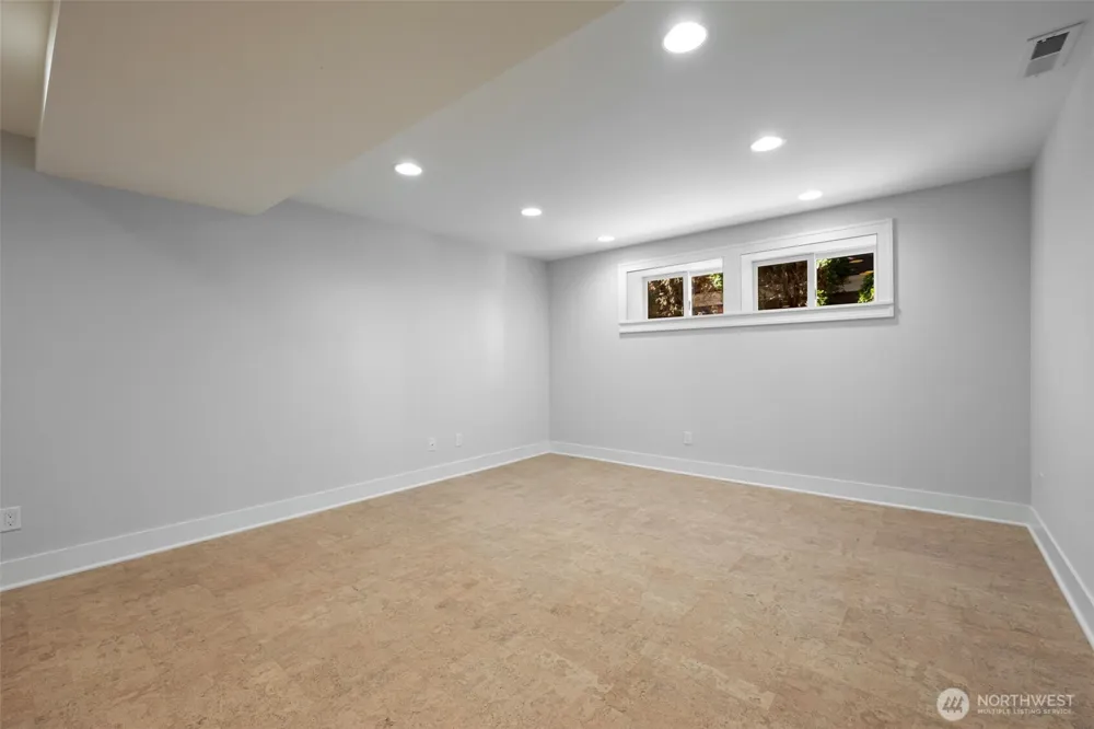 2910 9th Avenue W Seattle, WA 98119