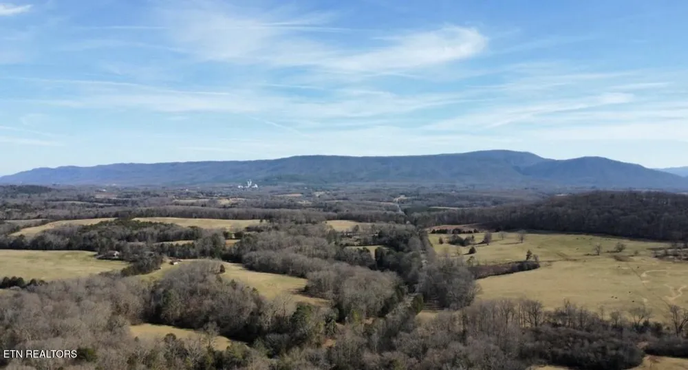 969 County Rd Delano, TN 37325