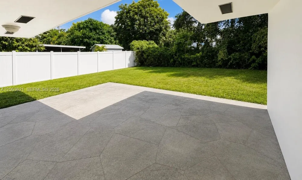 1141 NE 166th St North Miami Beach, FL 33162