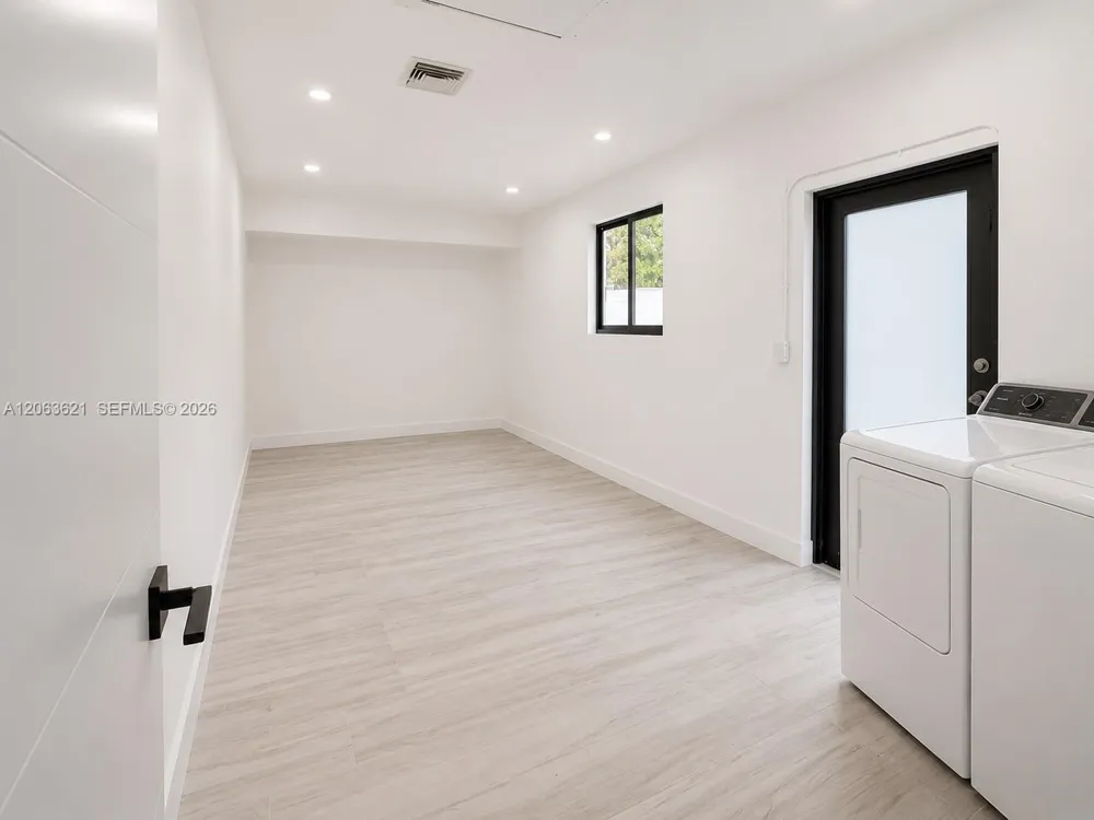 1141 NE 166th St North Miami Beach, FL 33162