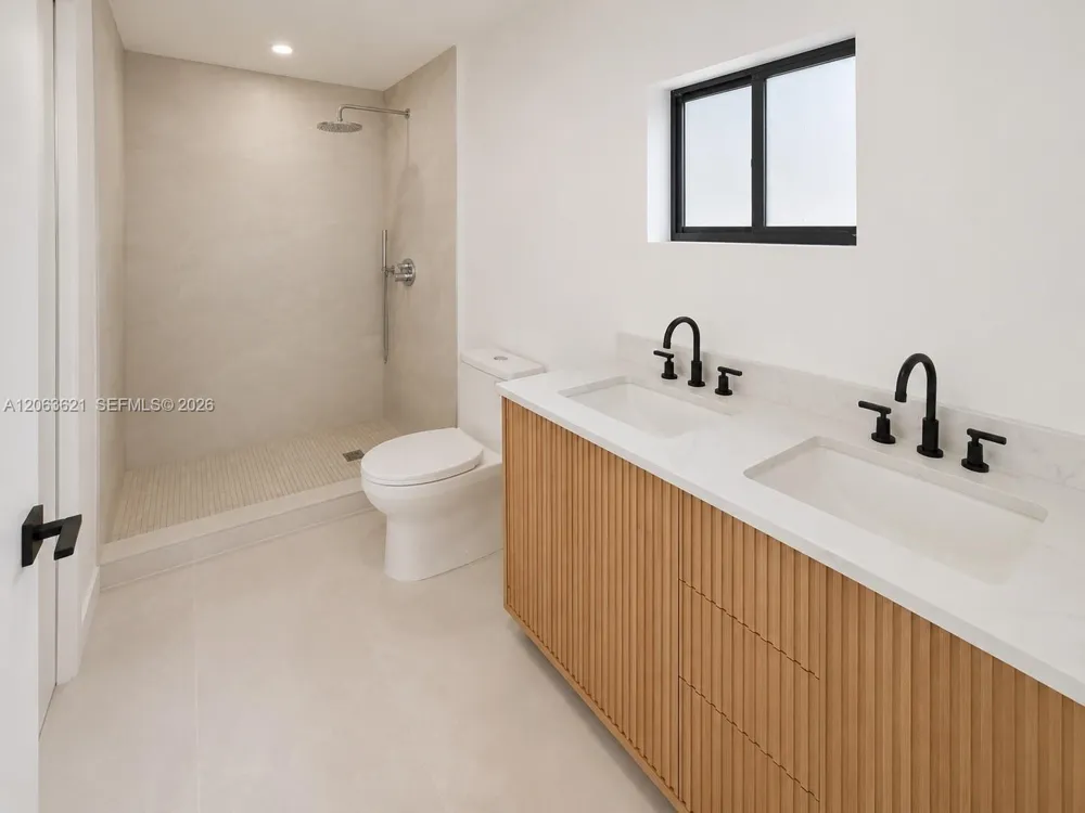 1141 NE 166th St North Miami Beach, FL 33162