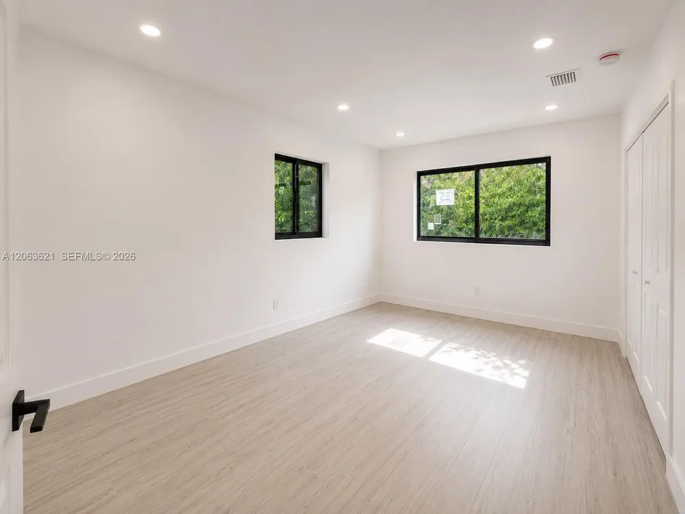 1141 NE 166th St North Miami Beach, FL 33162