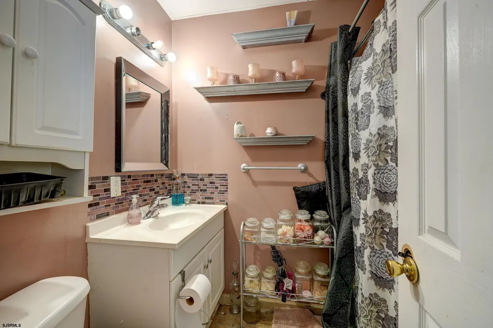 6041 Hoover Drive Mays Landing, NJ 08330