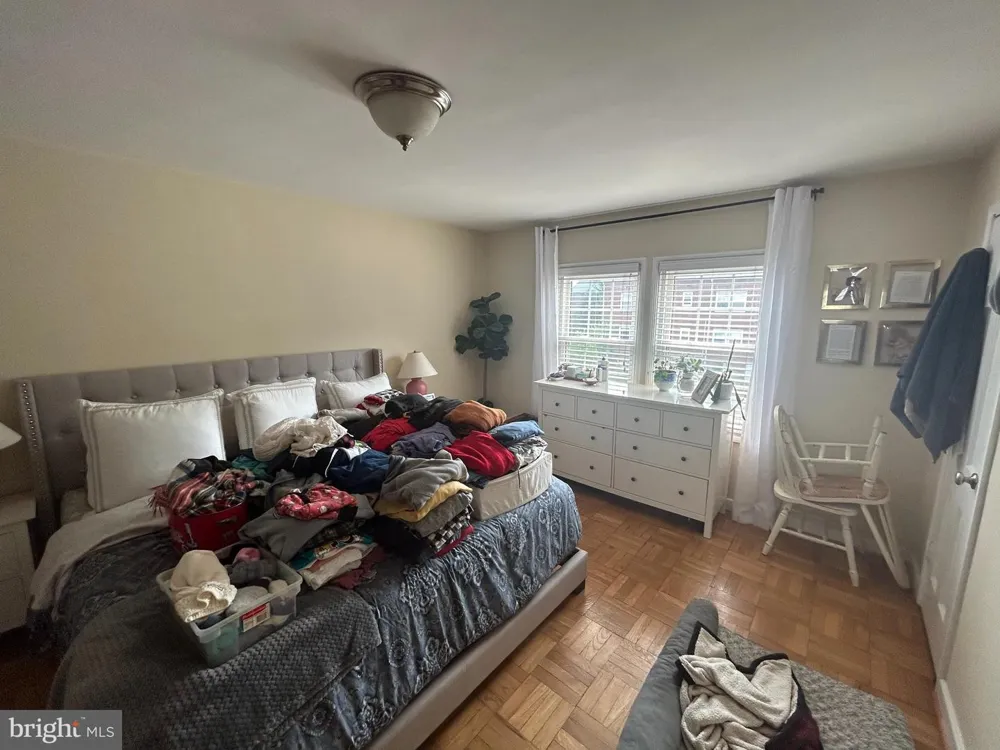 726 OAKLAND STREET Arlington, VA 22203