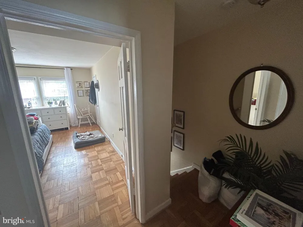 726 OAKLAND STREET Arlington, VA 22203