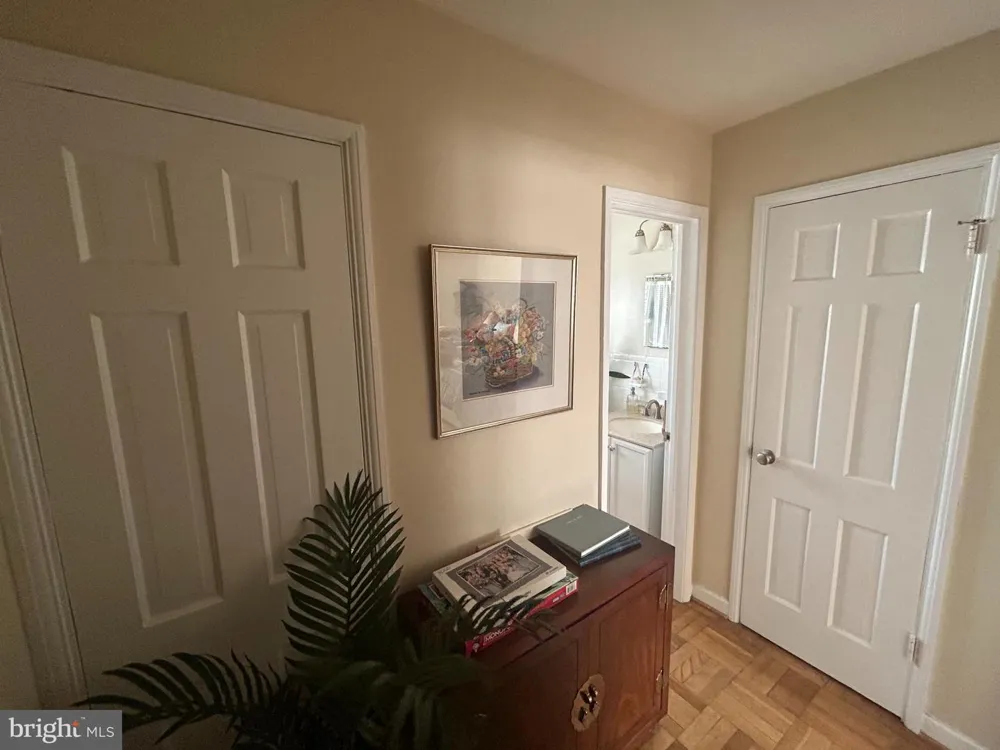 726 OAKLAND STREET Arlington, VA 22203