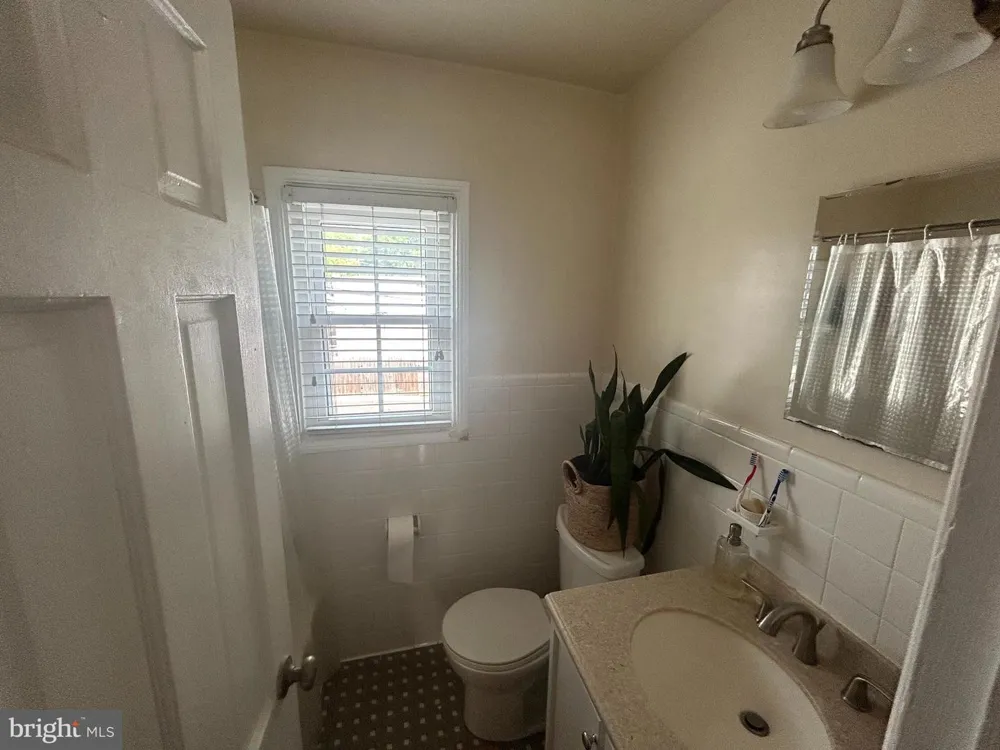 726 OAKLAND STREET Arlington, VA 22203