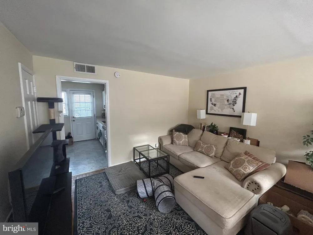 726 OAKLAND STREET Arlington, VA 22203