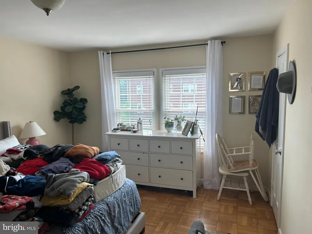 726 OAKLAND STREET Arlington, VA 22203
