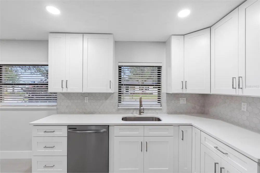 1005 APACHE TRAIL Clearwater, FL 33755