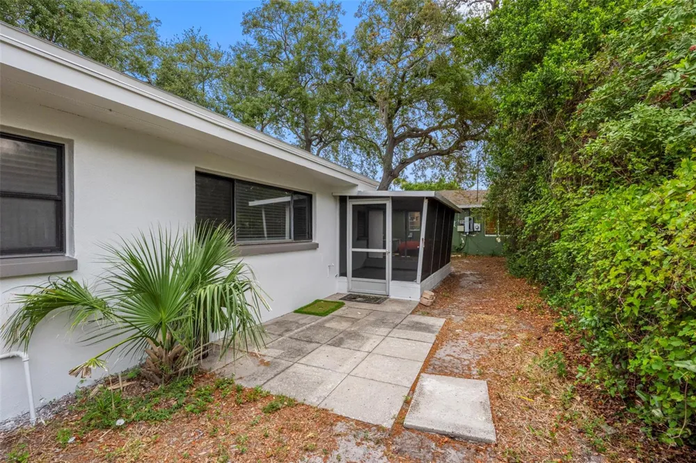 1005 APACHE TRAIL Clearwater, FL 33755