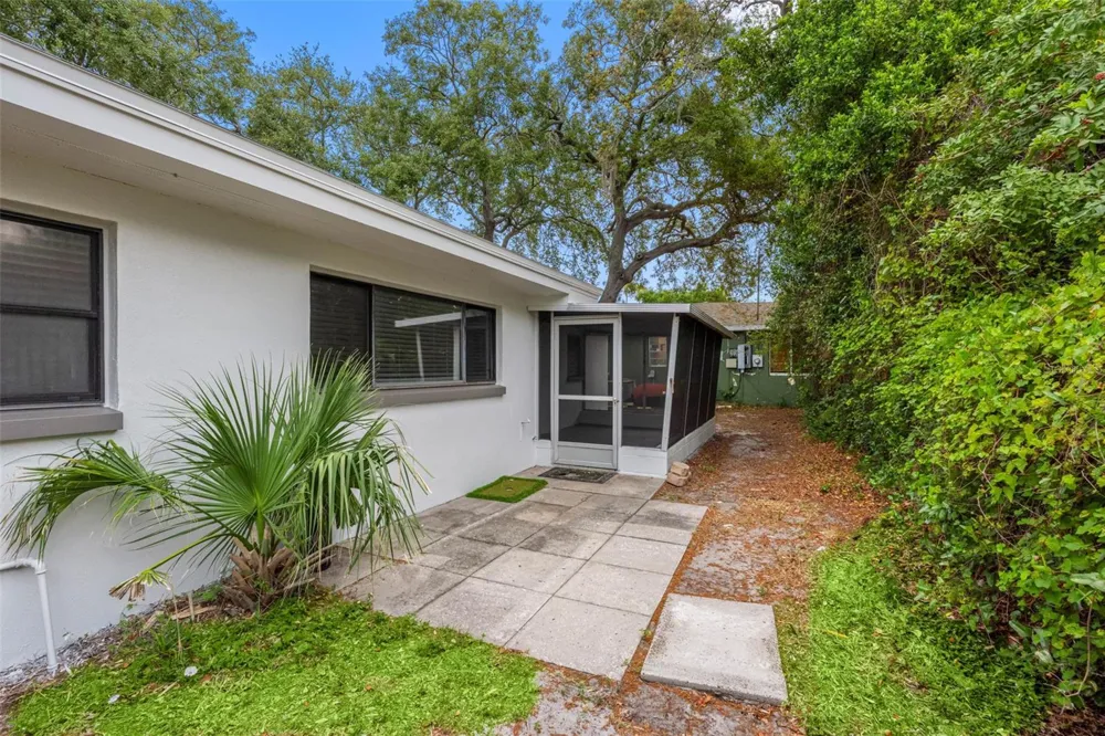 1005 APACHE TRAIL Clearwater, FL 33755