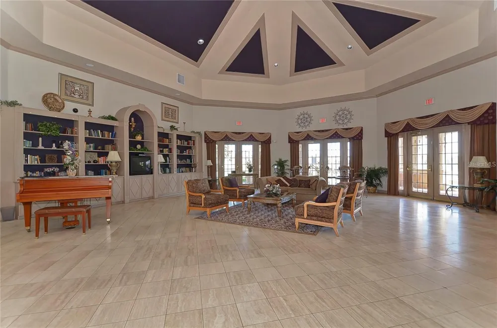 9034 LAKE CHASE ISLAND WAY #9034 Tampa, FL 33626