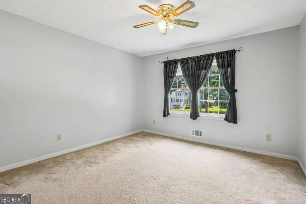 1192 Lakeview RD Grayson, GA 30017