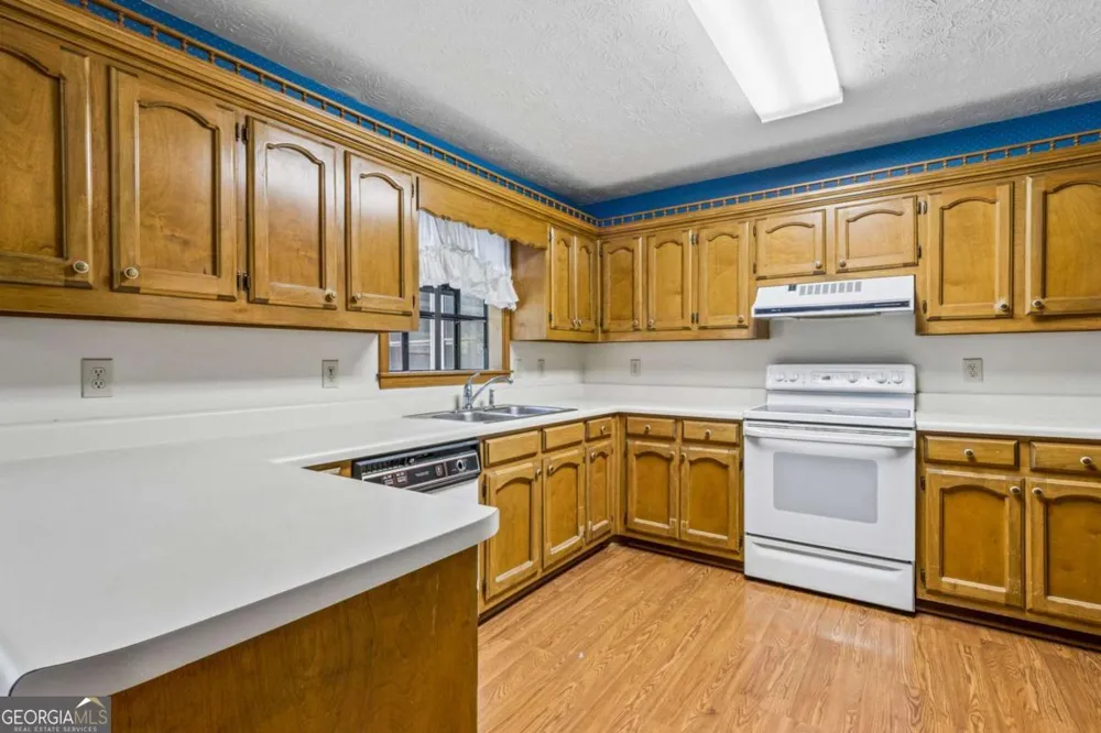 1192 Lakeview RD Grayson, GA 30017