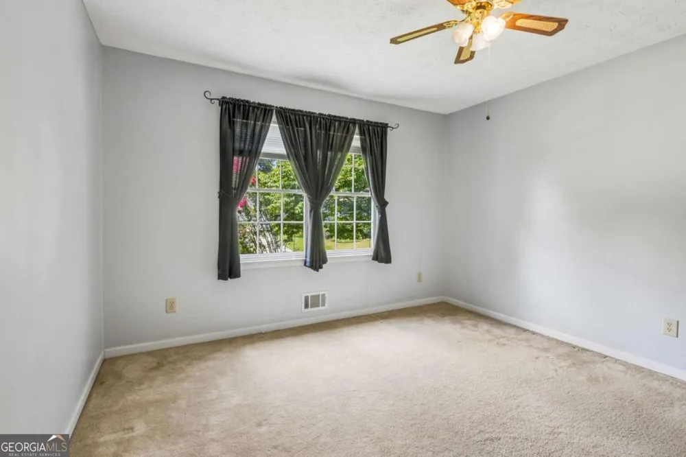 1192 Lakeview RD Grayson, GA 30017
