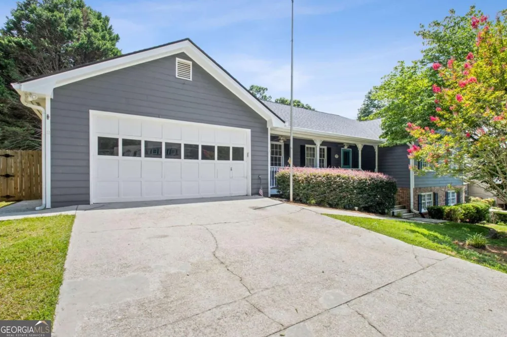 1192 Lakeview RD Grayson, GA 30017