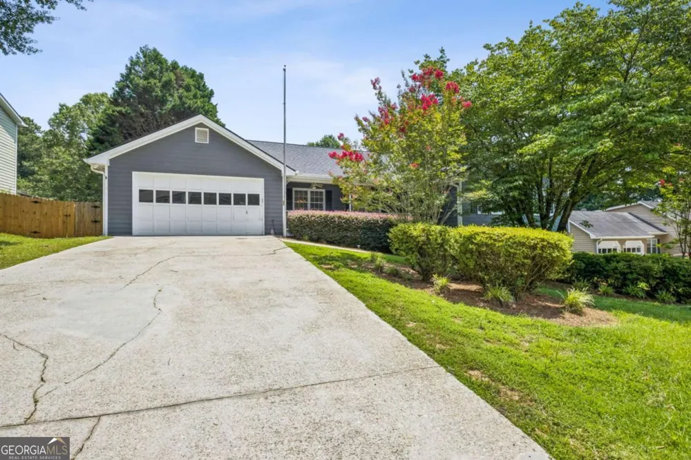 1192 Lakeview RD Grayson, GA 30017
