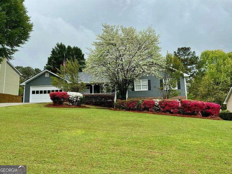 1192 Lakeview RD Grayson, GA 30017