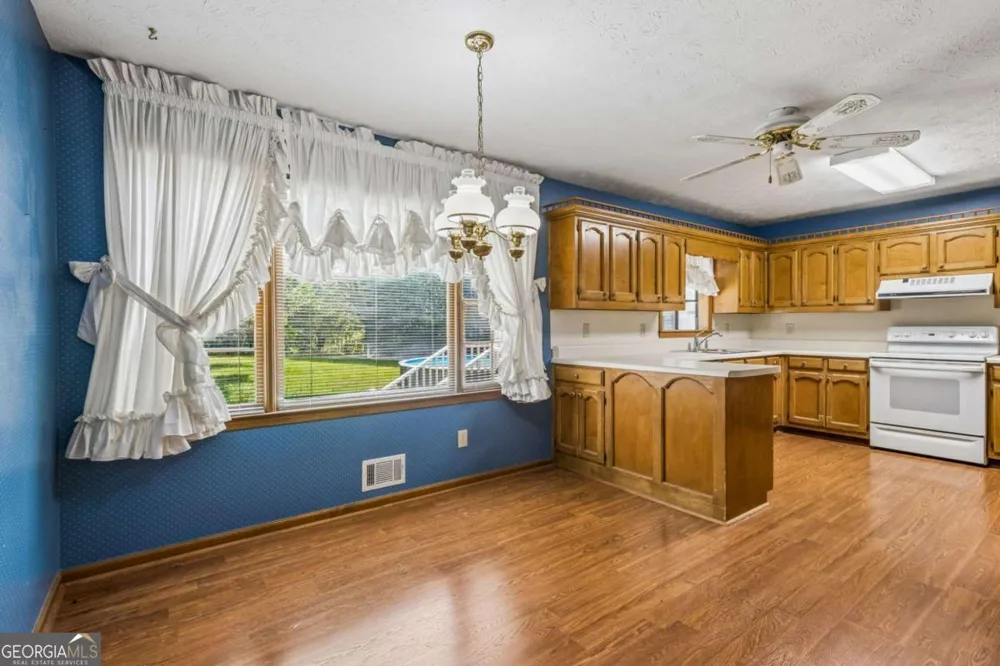 1192 Lakeview RD Grayson, GA 30017