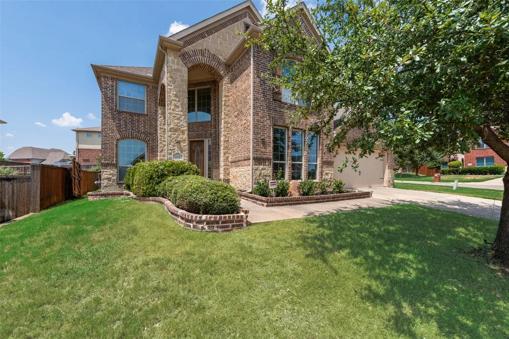 419 Aylesbury Drive Roanoke, TX 76262