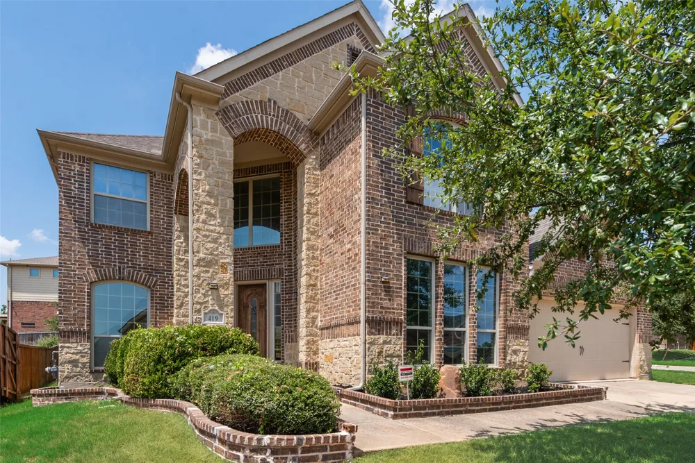 419 Aylesbury Drive Roanoke, TX 76262